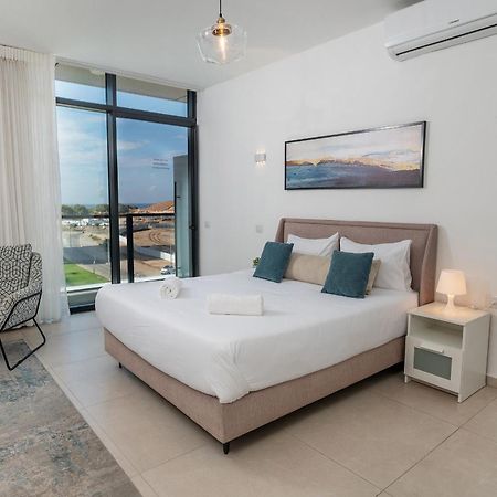 Hi-Yam Seaview Apartments & Suites - יש ממ"ד Bat Yam Exteriör bild