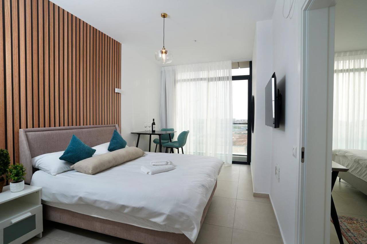 Hi-Yam Seaview Apartments & Suites - יש ממ"ד Bat Yam Exteriör bild