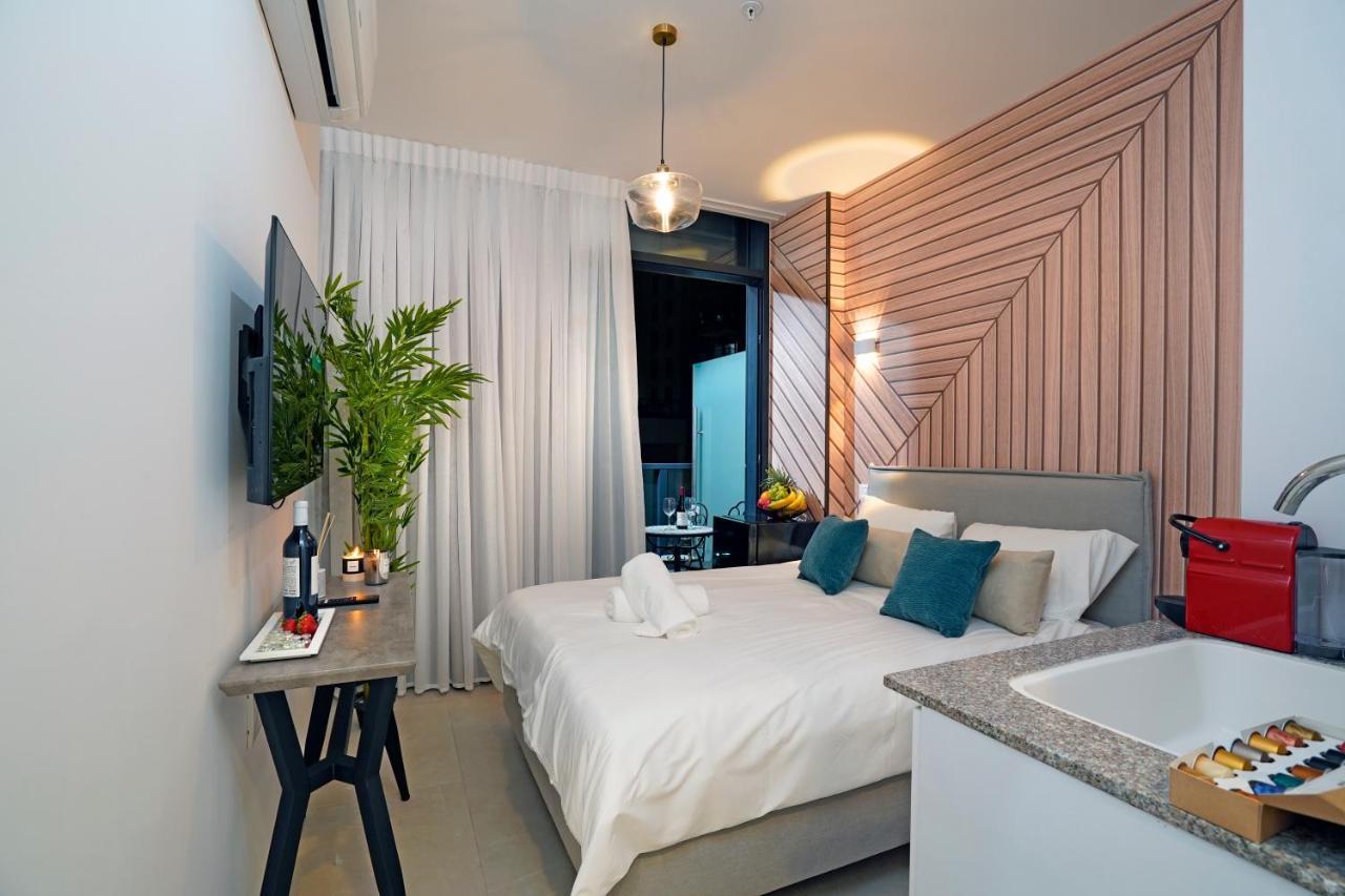 Hi-Yam Seaview Apartments & Suites - יש ממ"ד Bat Yam Exteriör bild