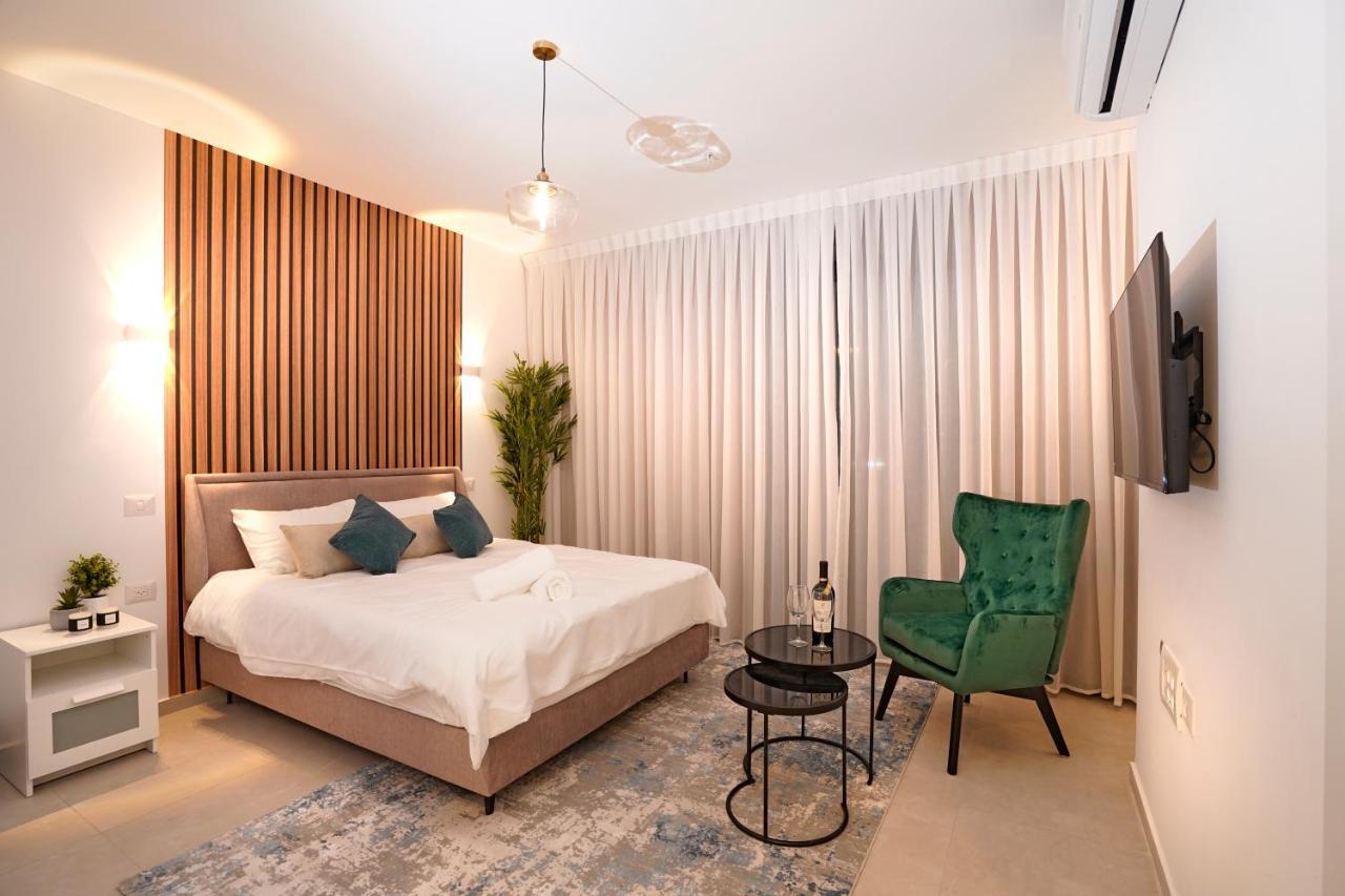 Hi-Yam Seaview Apartments & Suites - יש ממ"ד Bat Yam Exteriör bild