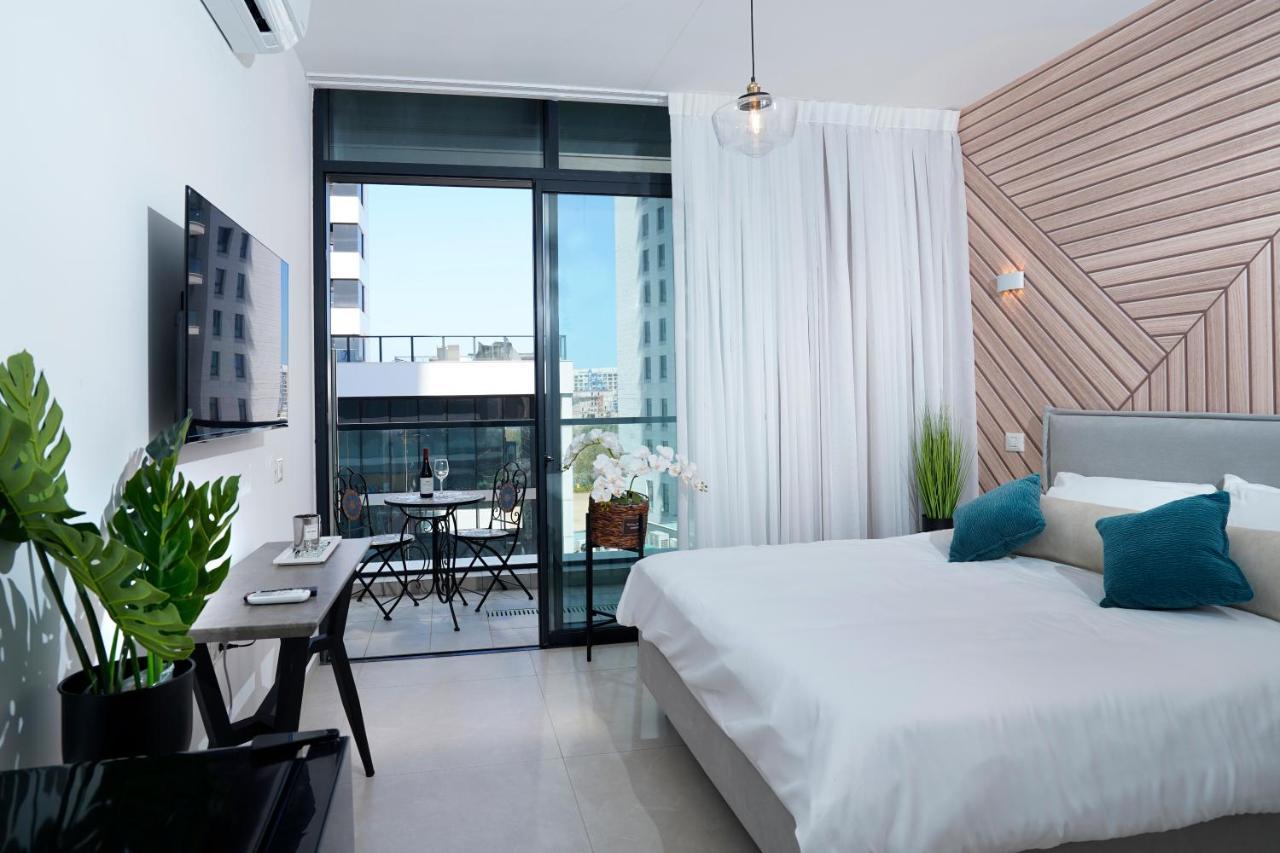 Hi-Yam Seaview Apartments & Suites - יש ממ"ד Bat Yam Exteriör bild