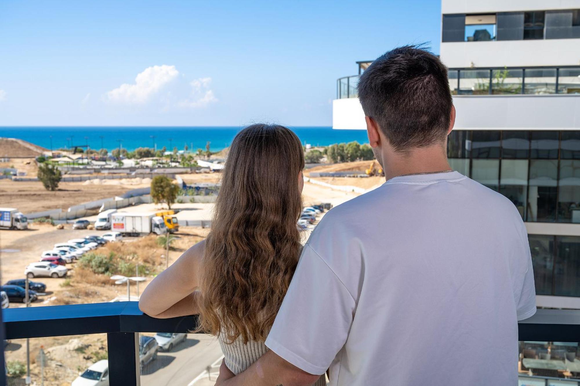 Hi-Yam Seaview Apartments & Suites - יש ממ"ד Bat Yam Exteriör bild