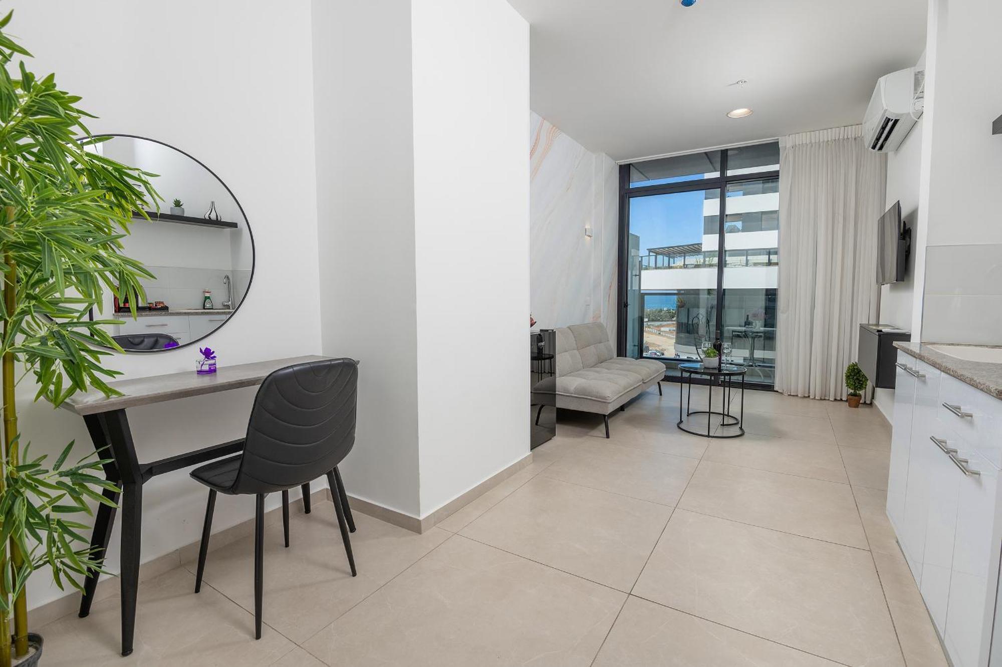 Hi-Yam Seaview Apartments & Suites - יש ממ"ד Bat Yam Exteriör bild