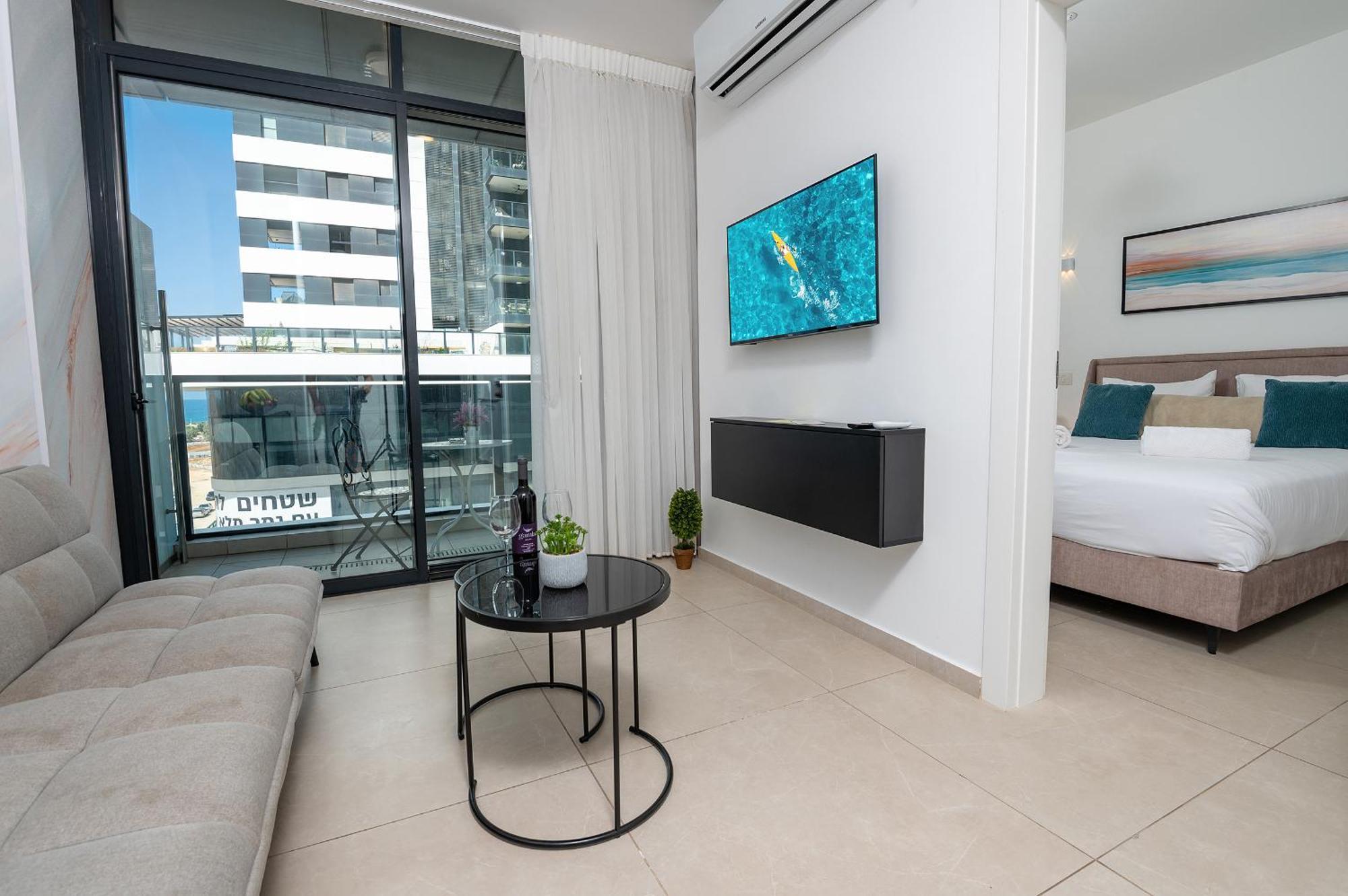 Hi-Yam Seaview Apartments & Suites - יש ממ"ד Bat Yam Exteriör bild