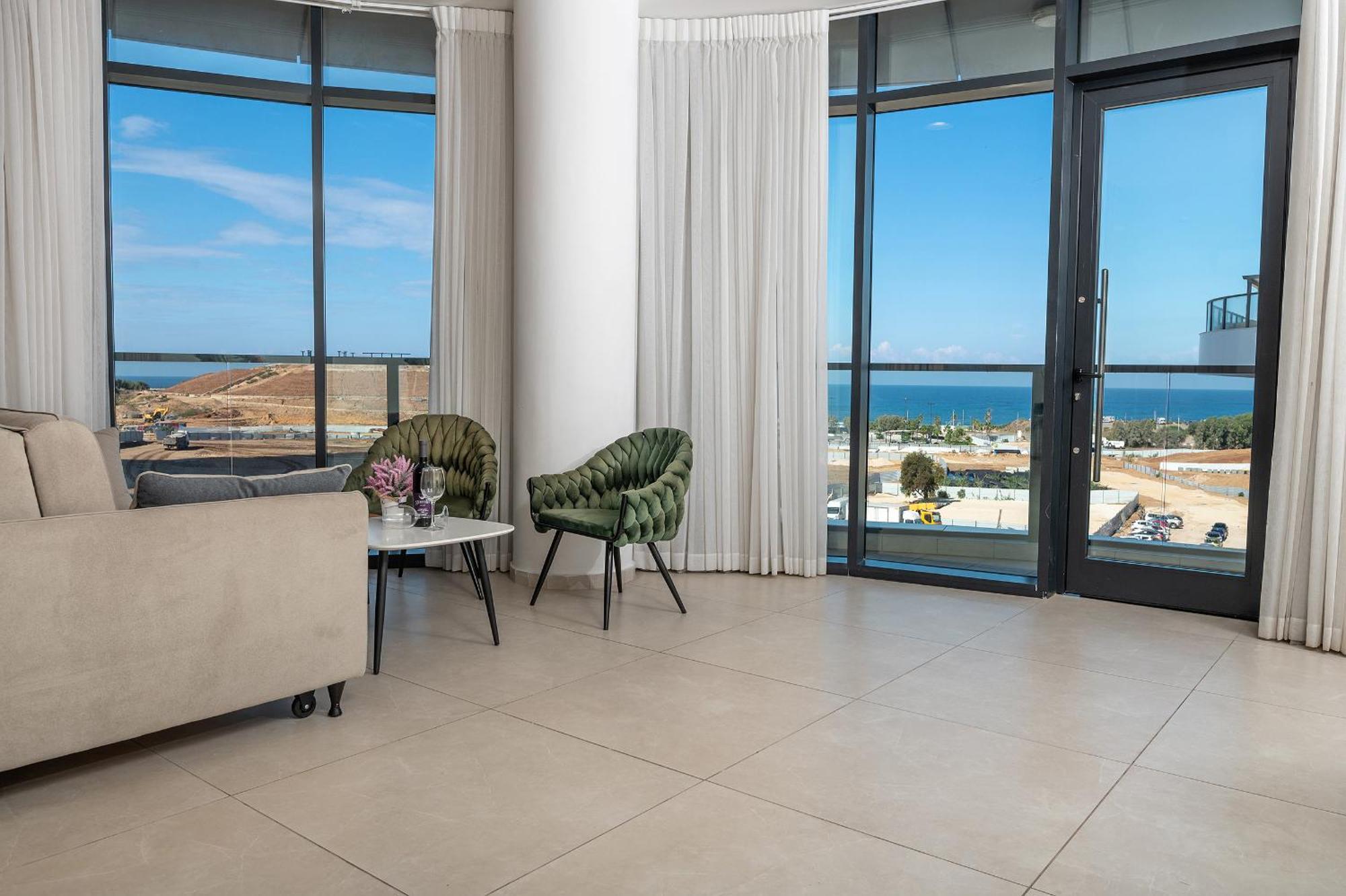 Hi-Yam Seaview Apartments & Suites - יש ממ"ד Bat Yam Exteriör bild
