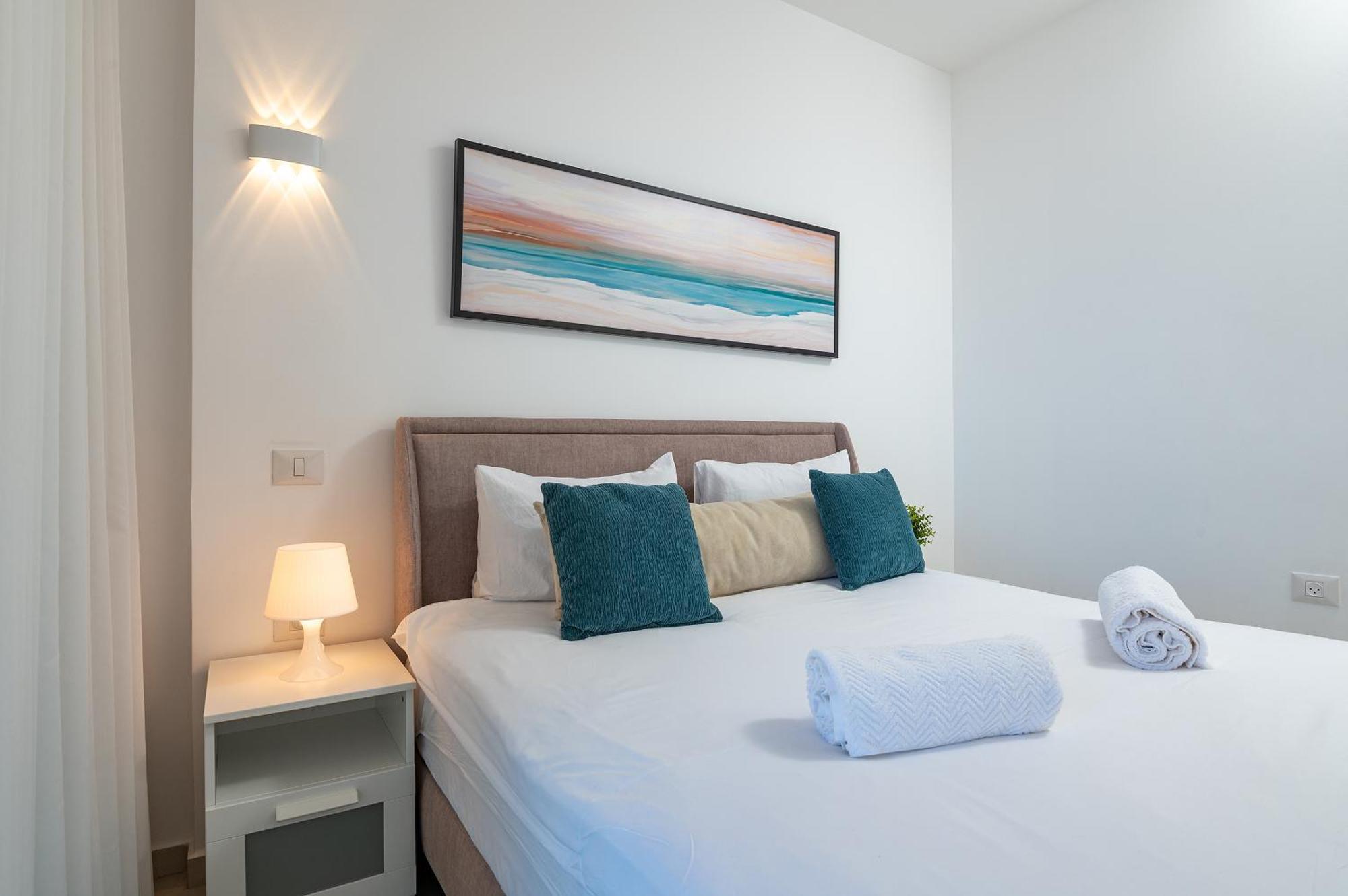 Hi-Yam Seaview Apartments & Suites - יש ממ"ד Bat Yam Rum bild