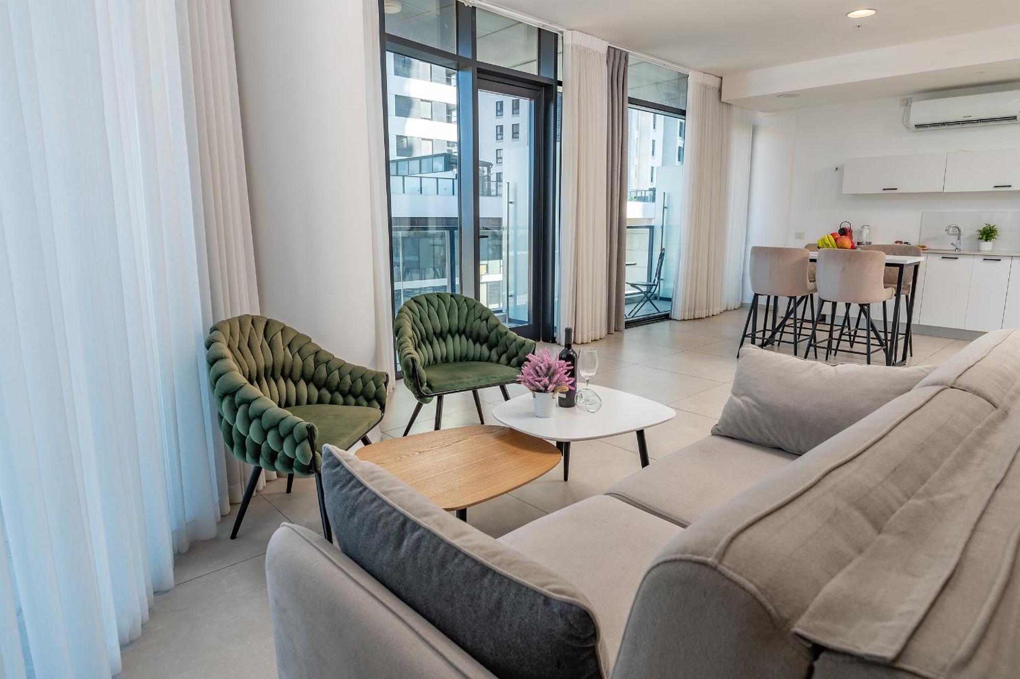 Hi-Yam Seaview Apartments & Suites - יש ממ"ד Bat Yam Rum bild