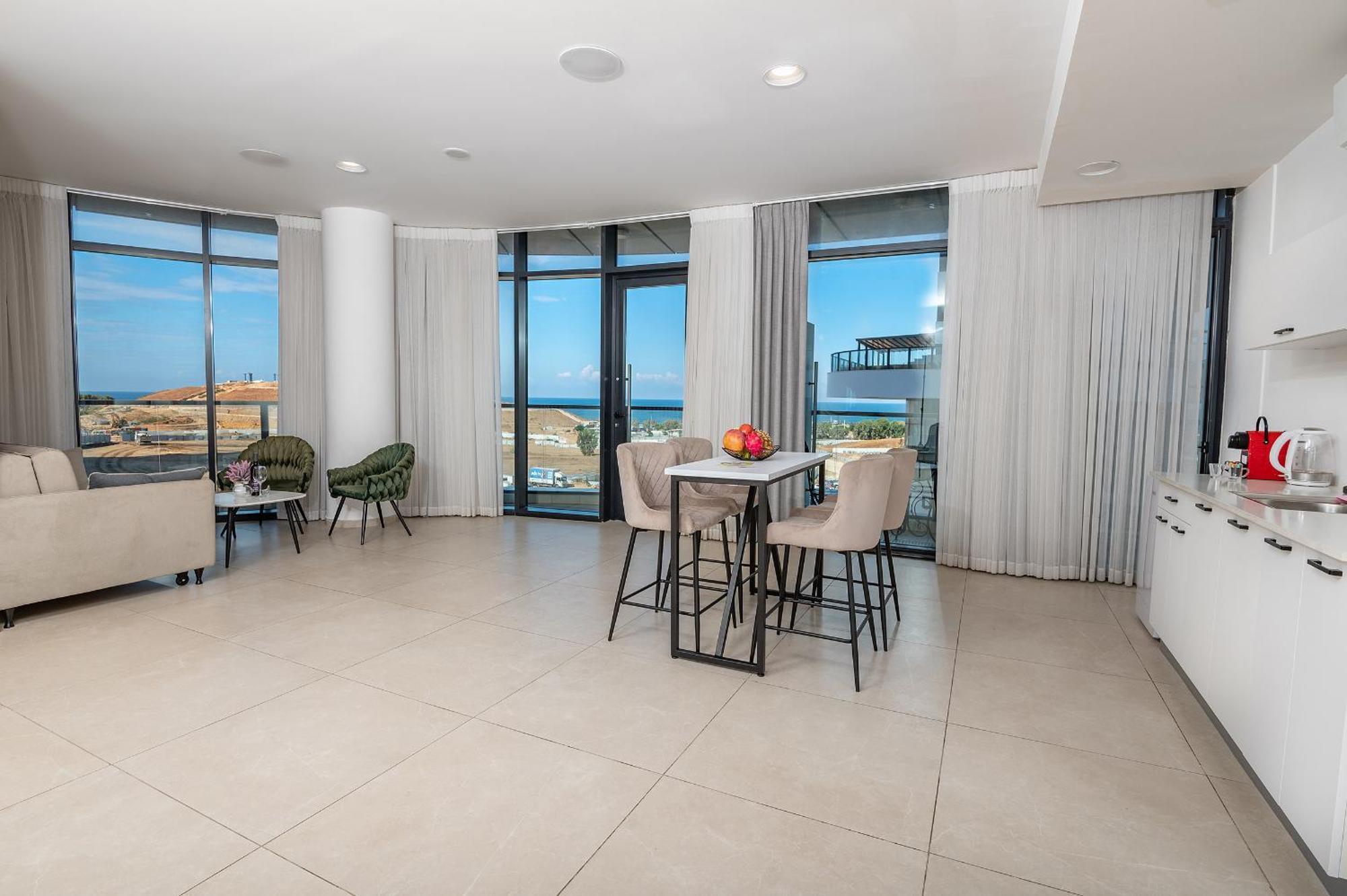 Hi-Yam Seaview Apartments & Suites - יש ממ"ד Bat Yam Rum bild