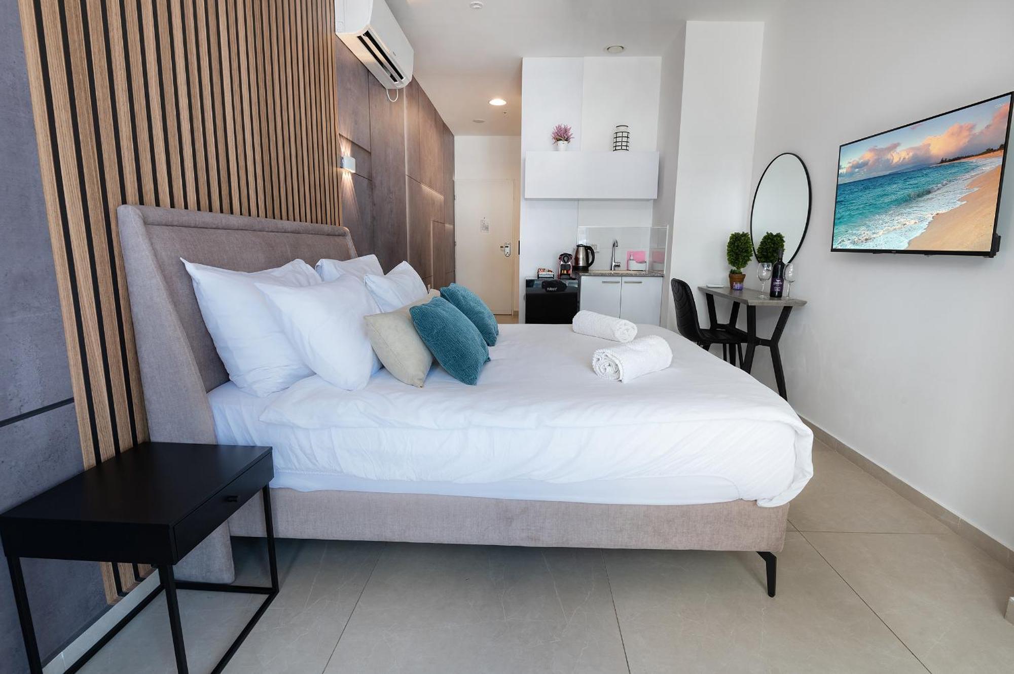 Hi-Yam Seaview Apartments & Suites - יש ממ"ד Bat Yam Rum bild