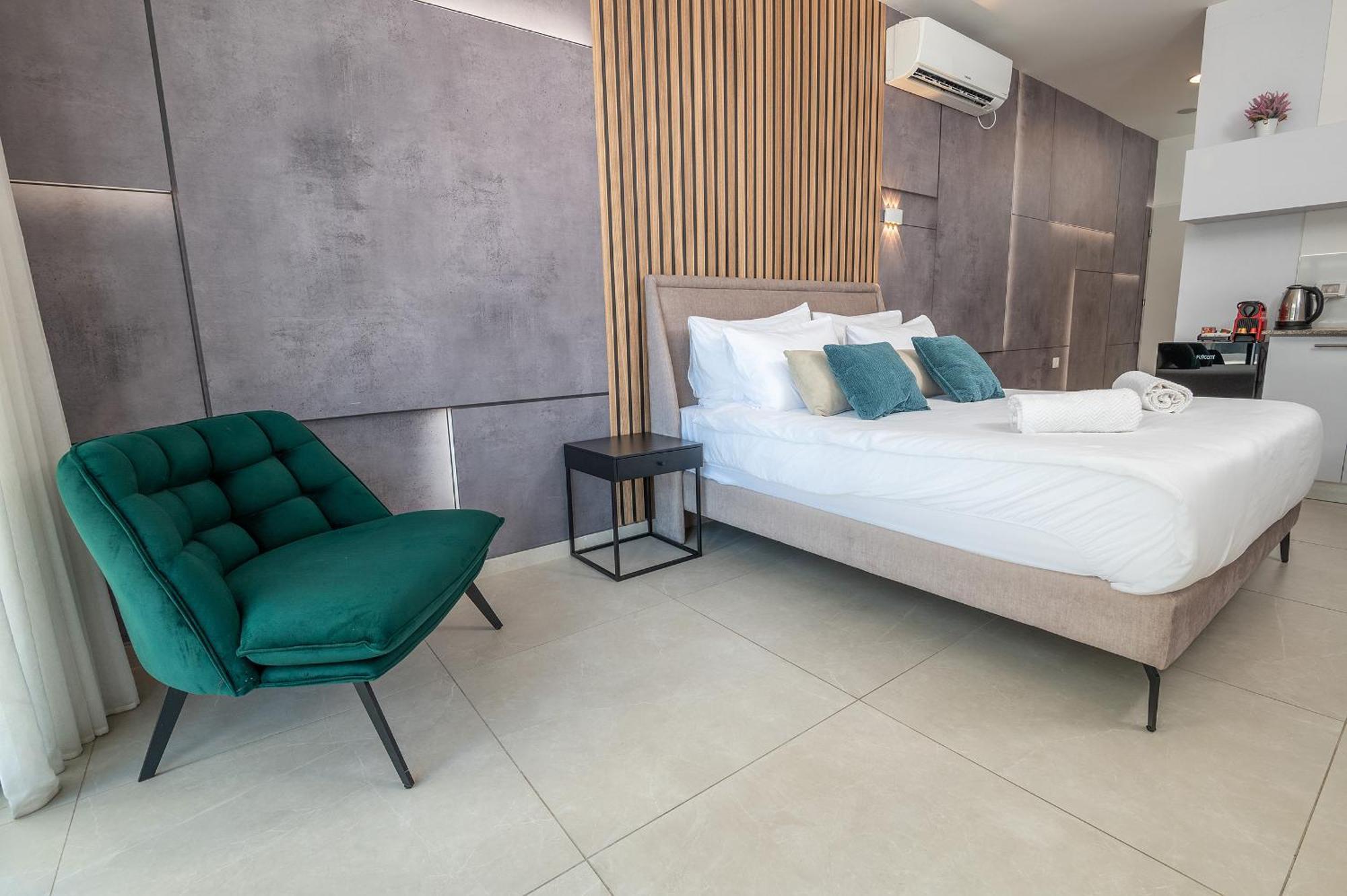 Hi-Yam Seaview Apartments & Suites - יש ממ"ד Bat Yam Rum bild