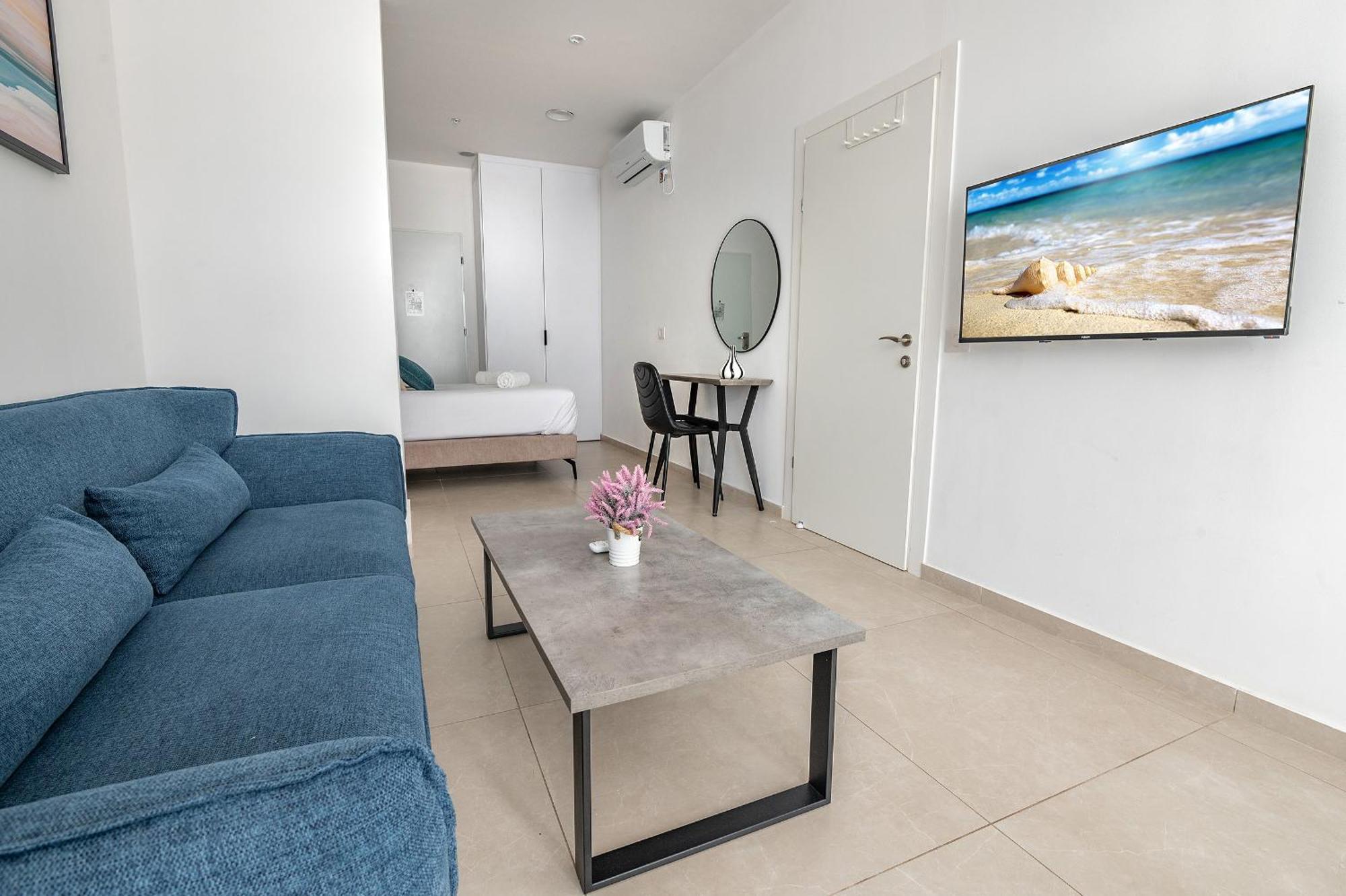 Hi-Yam Seaview Apartments & Suites - יש ממ"ד Bat Yam Rum bild