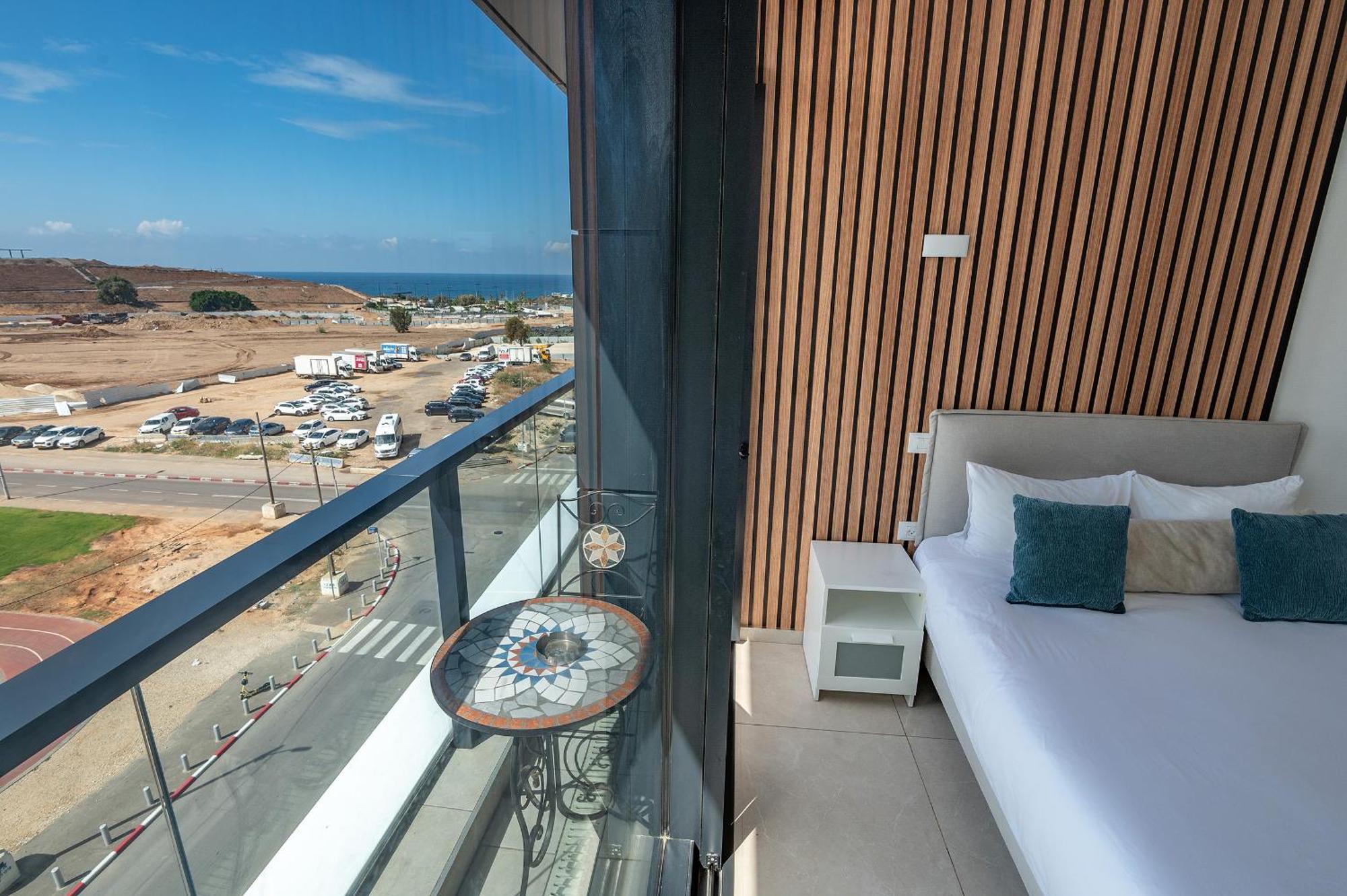 Hi-Yam Seaview Apartments & Suites - יש ממ"ד Bat Yam Rum bild